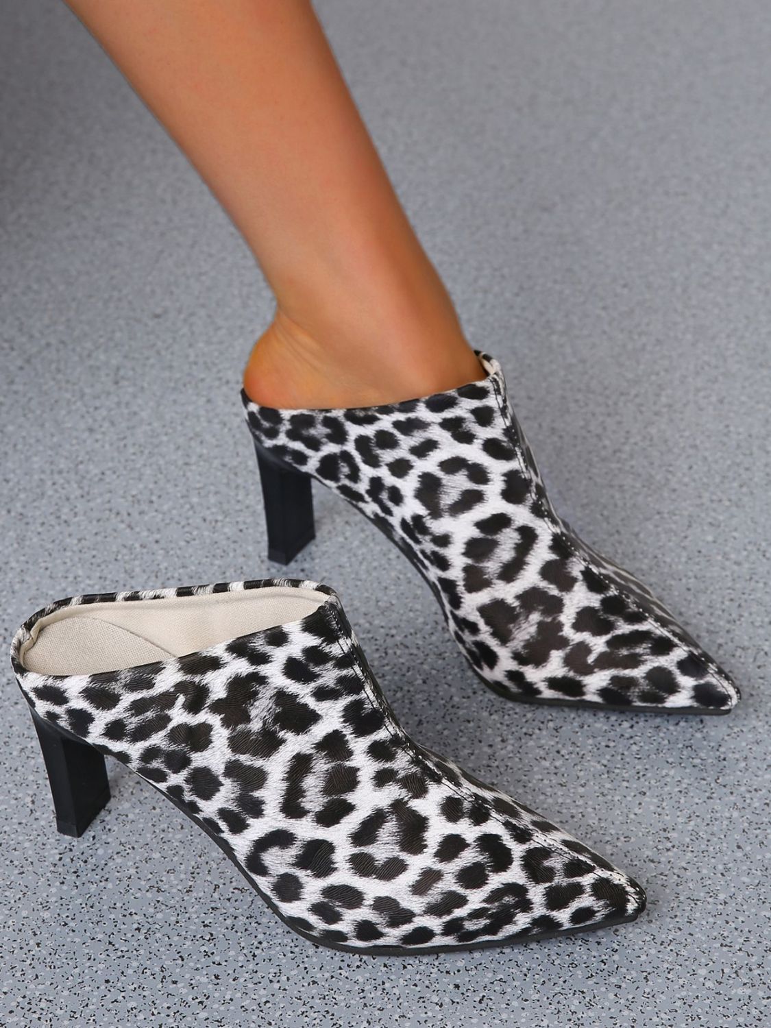 Carina® | PU leather pointed toe leopard print pumps