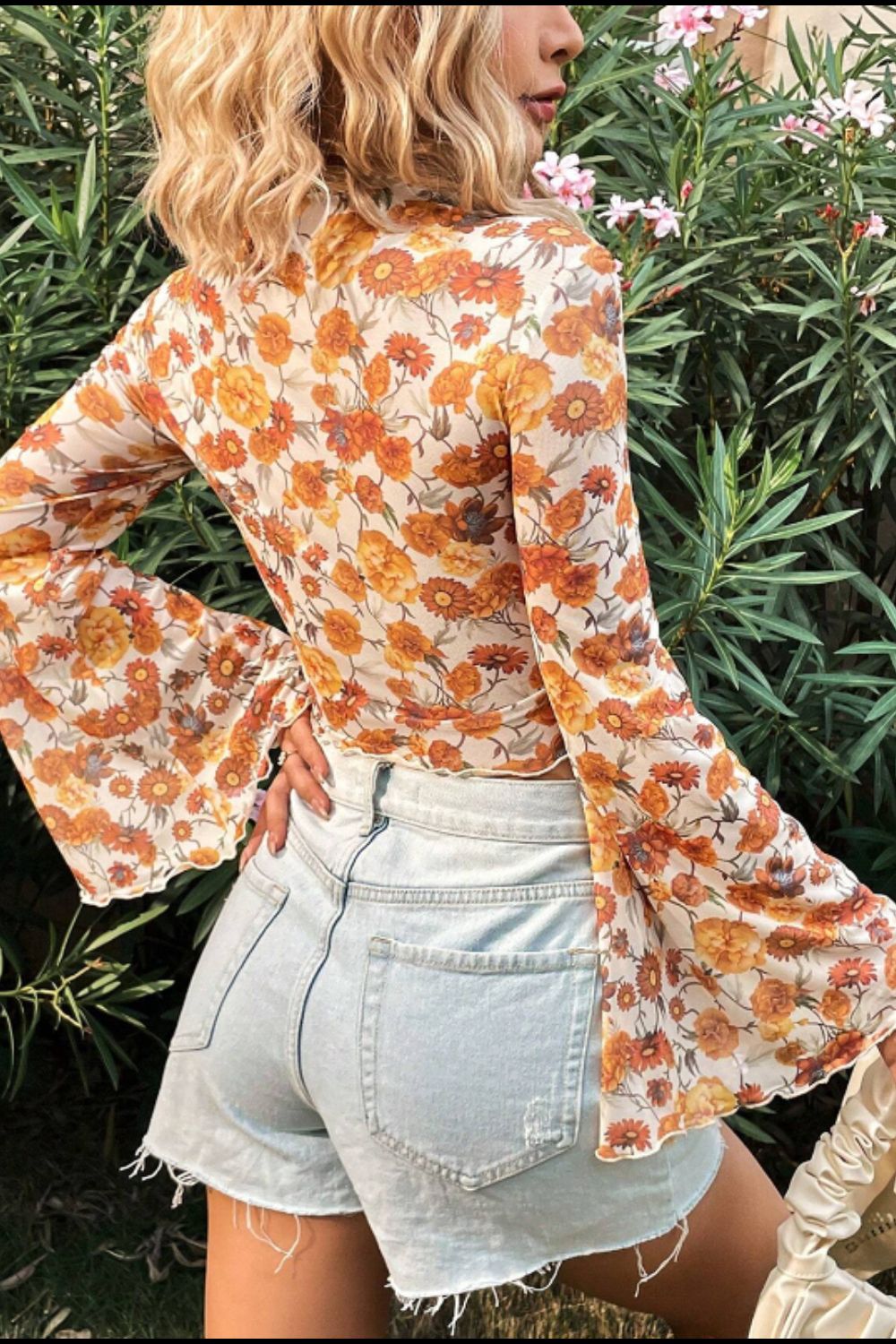 Beatriz® | Printed top with stand-up collar and flared sleeves
