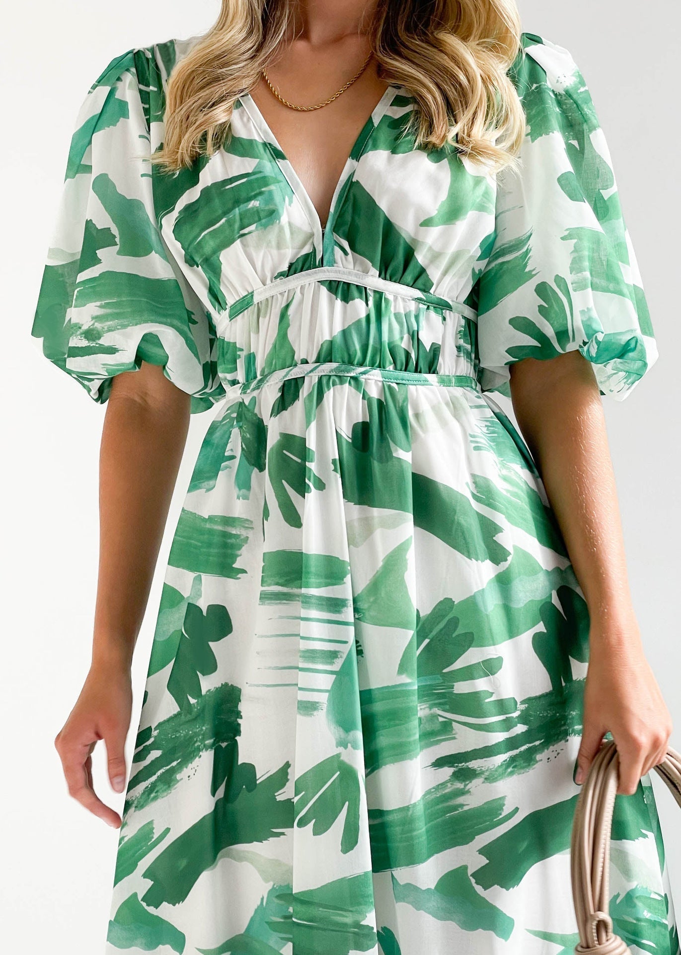 Dayana® | Long dress with V-neck and puff sleeves