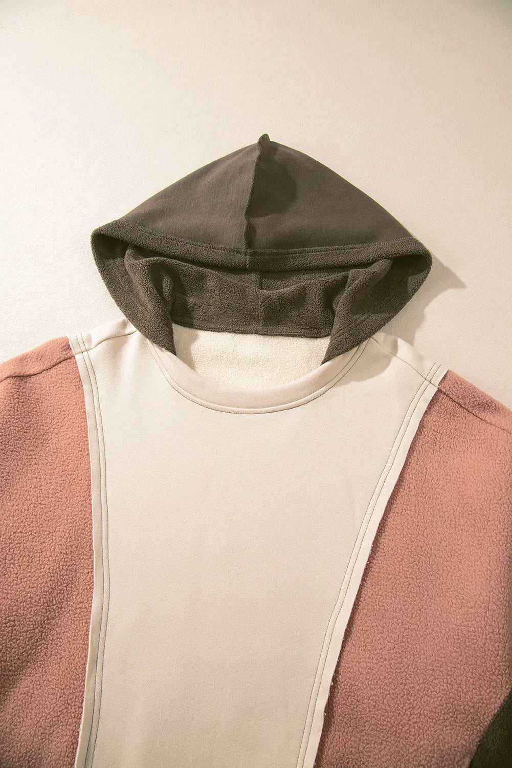 Brigitte® | Long sleeve hoodie with a color block design