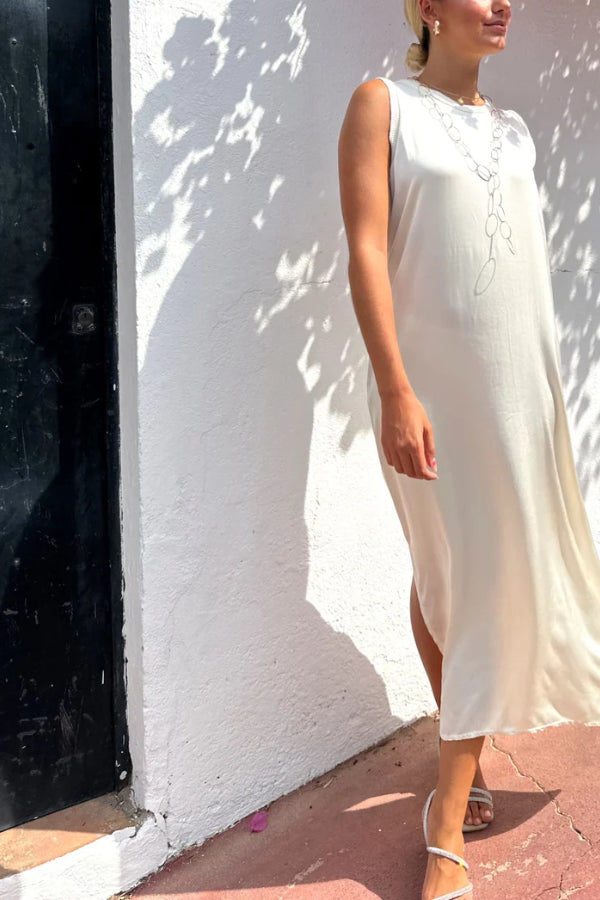 Elizabeth® | Satin midi dress with seam detail