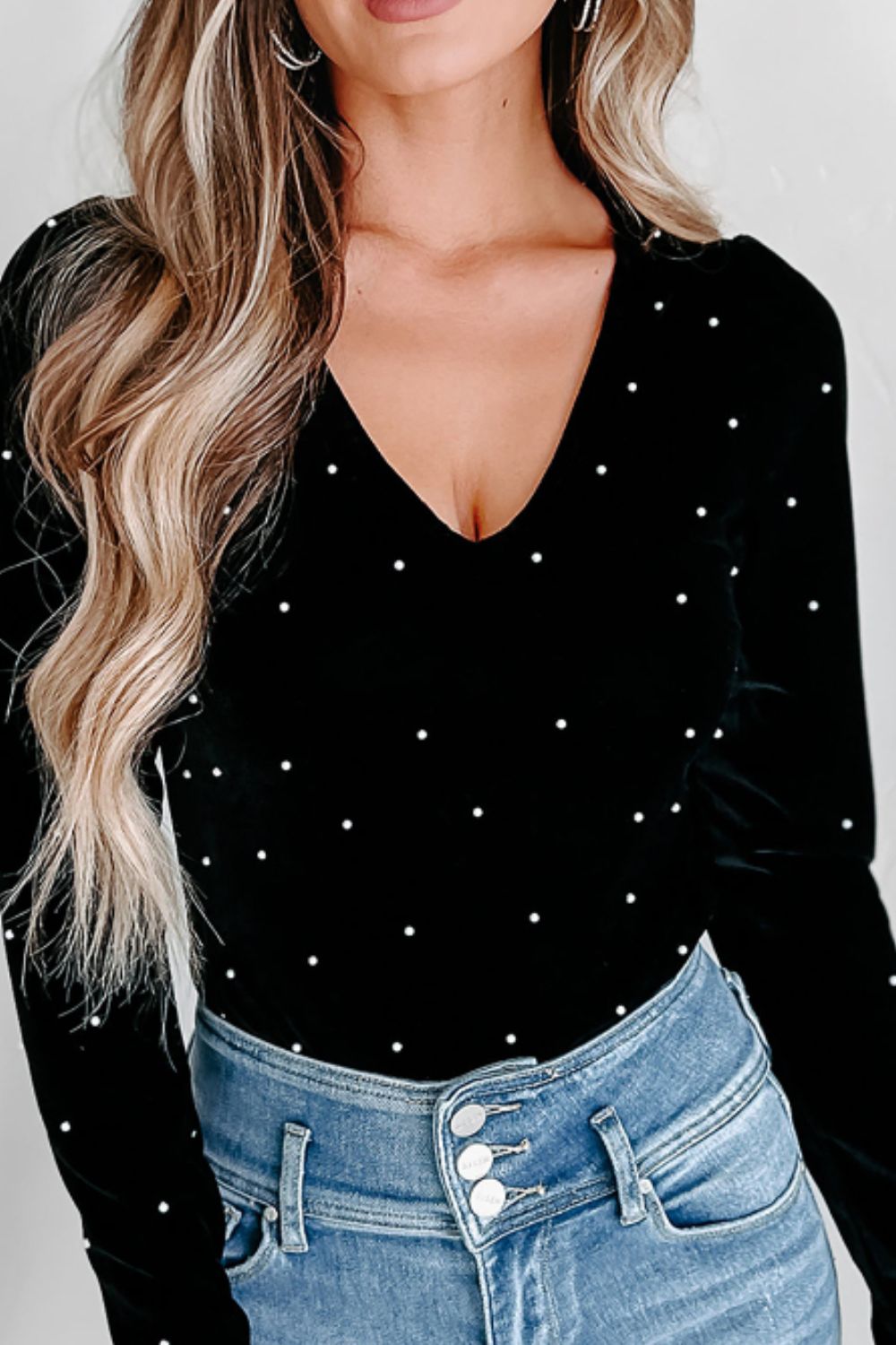 Cristina® | Long-sleeved velvet bodysuit with V-neck and pearl detail