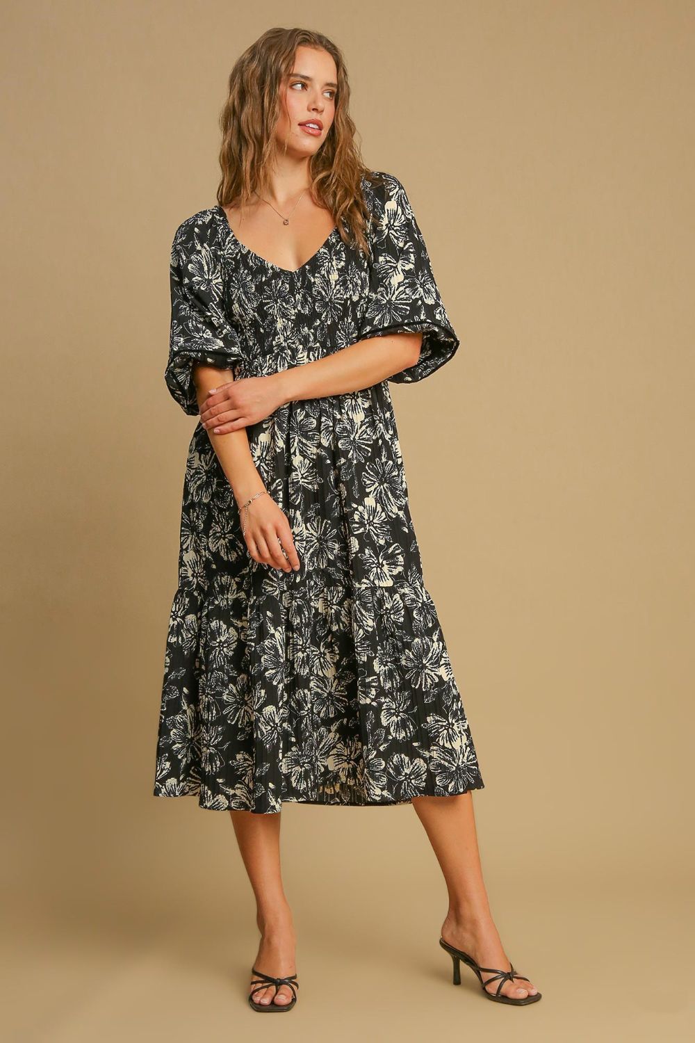 Eleanor® | V-neck dress with floral pattern on the ruffle hem