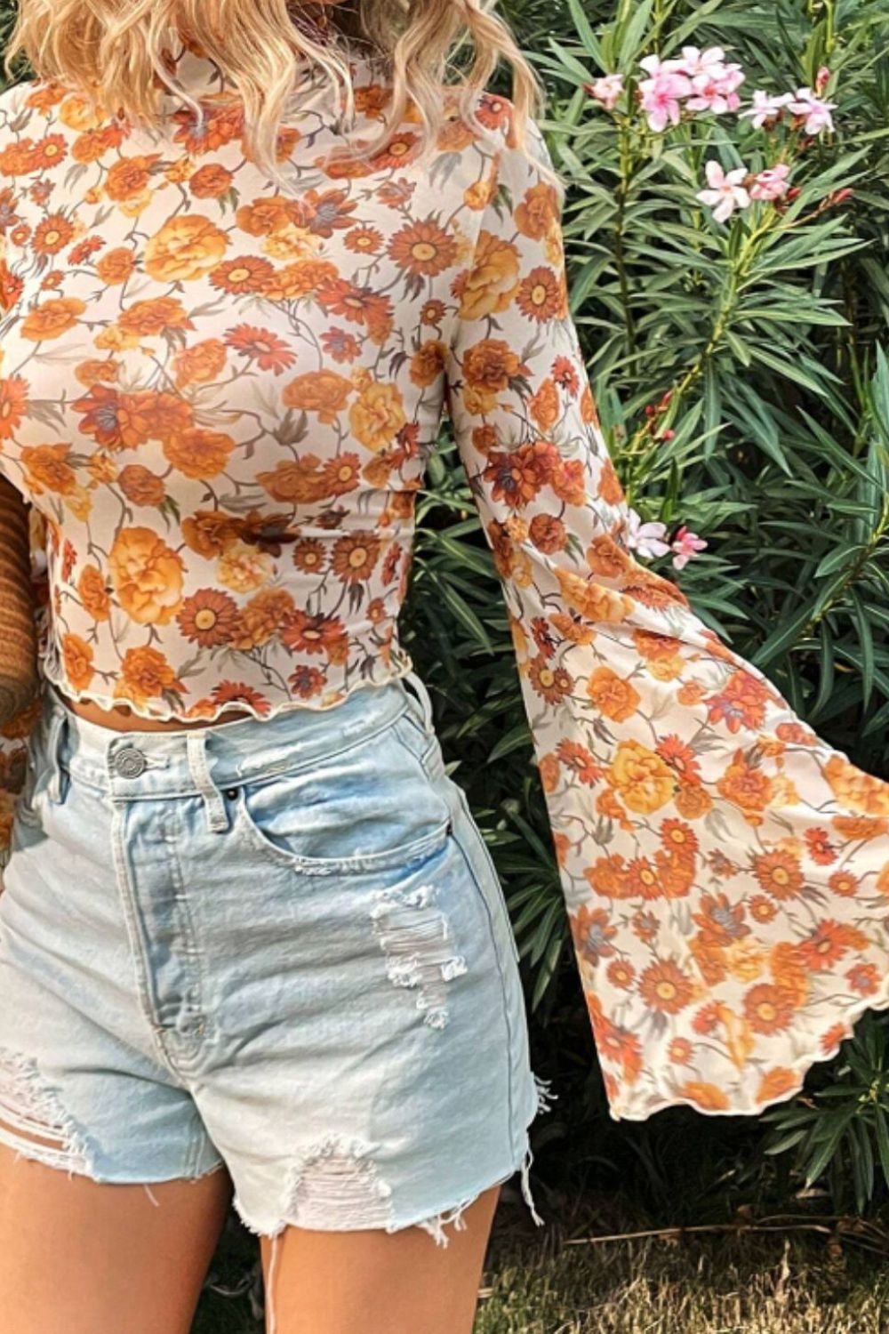 Beatriz® | Printed top with stand-up collar and flared sleeves