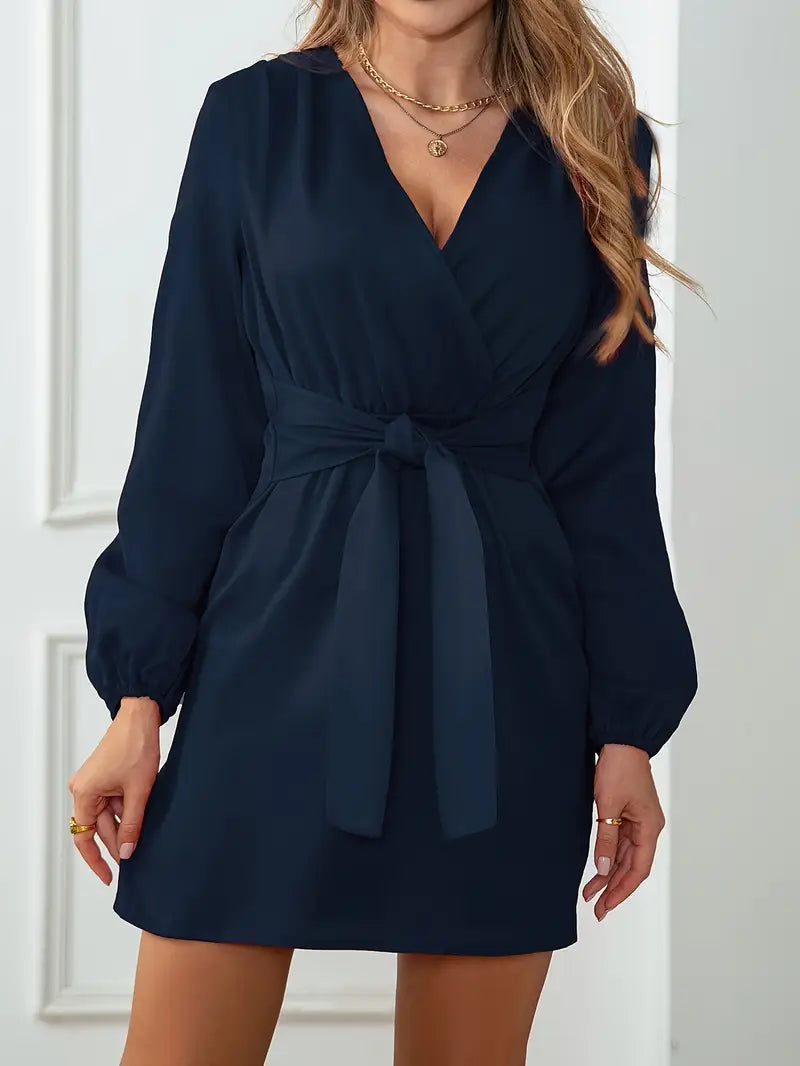Delia® | Elegant dress with a V-neck and long sleeves