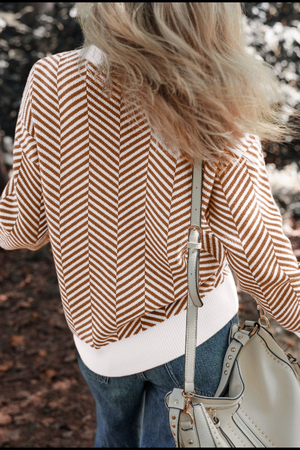 Cándida | Striped long-sleeved sweater with a crew neck