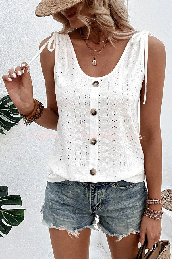 Cleo® | Sleeveless T-shirt with buttons and cut-out details