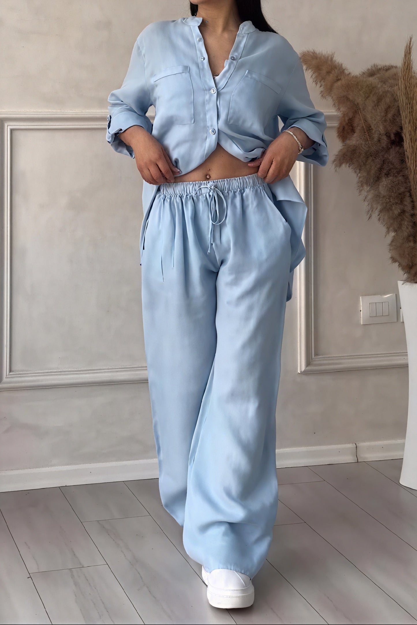Regina | Timeless Ensemble: Style and Comfort Combined