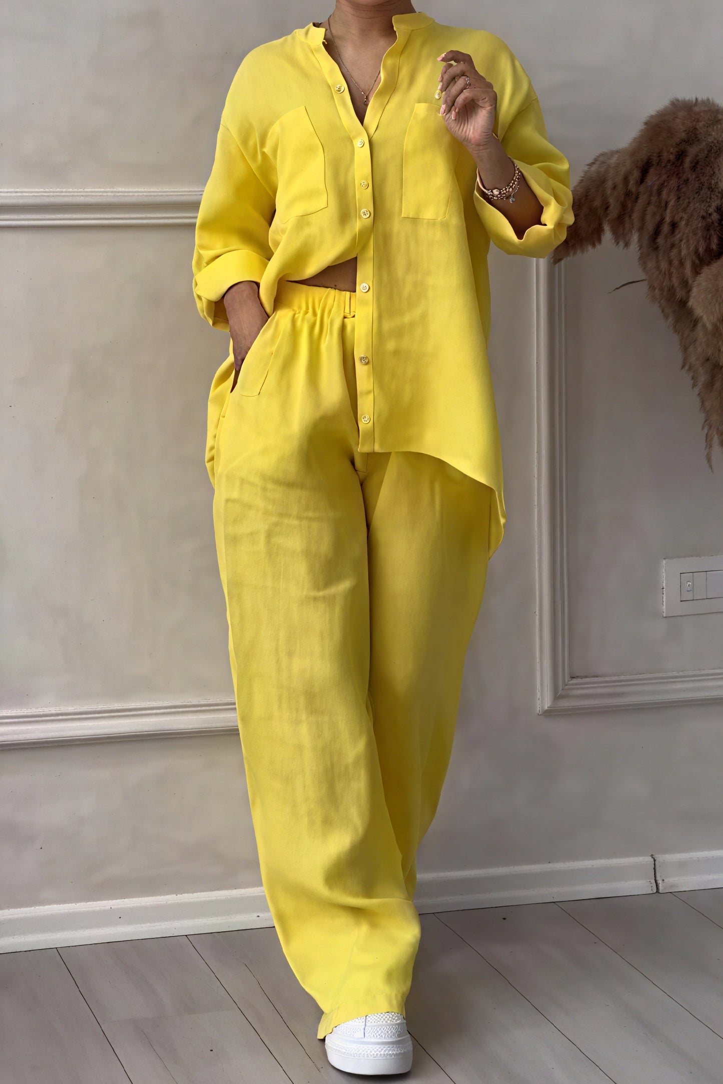 Regina | Timeless Ensemble: Style and Comfort Combined