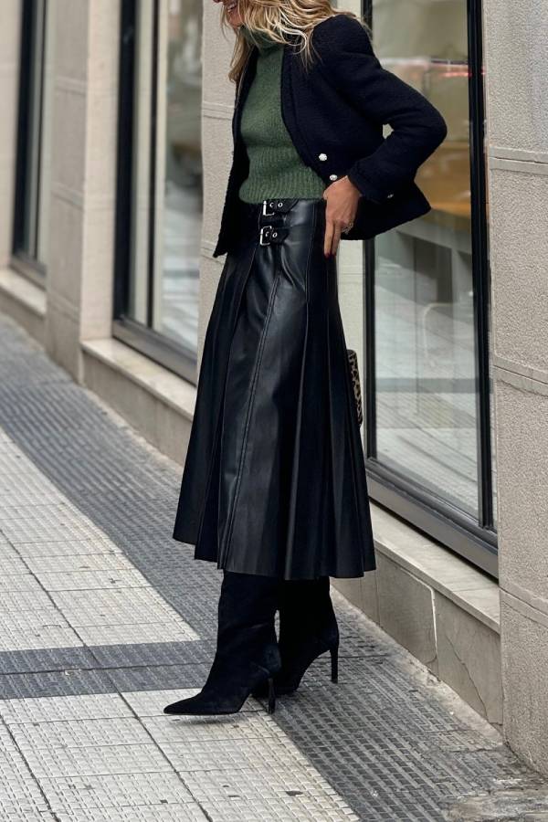 Cecilia® | Metal buckle-embellished mid-length A-line leather skirt