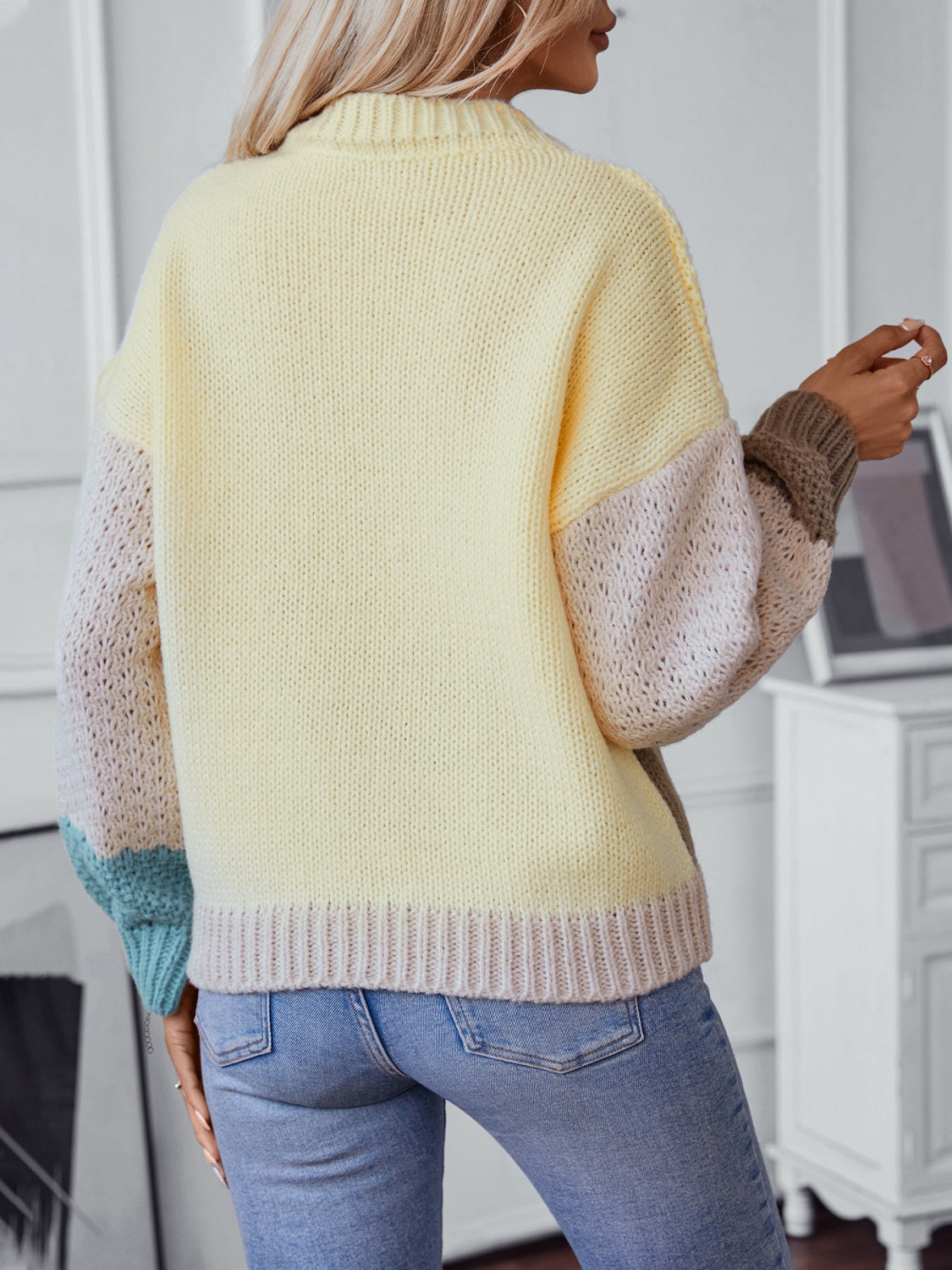 Diana® | Color block sweater with a crew neck and dropped shoulders