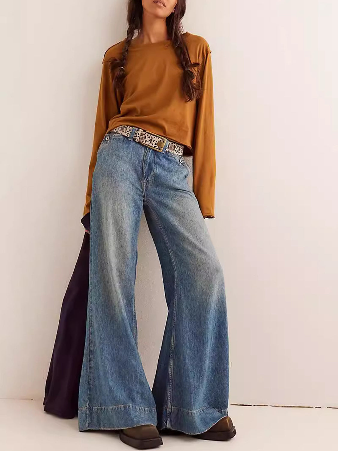 Arcelia | Long sleeve, cropped crew neck t-shirt
