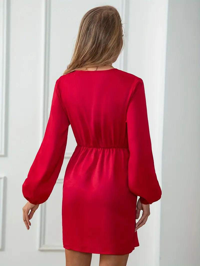 Delia® | Elegant dress with a V-neck and long sleeves