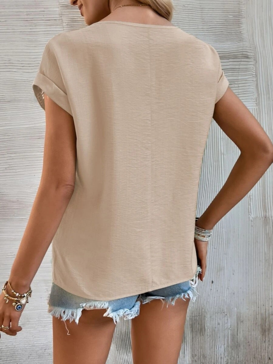 Ambar® | Short-sleeved top with a crew neck and cutout