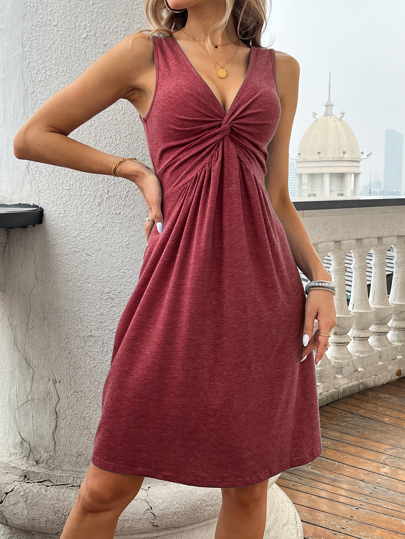 Delia® | Sleeveless dress with twist front