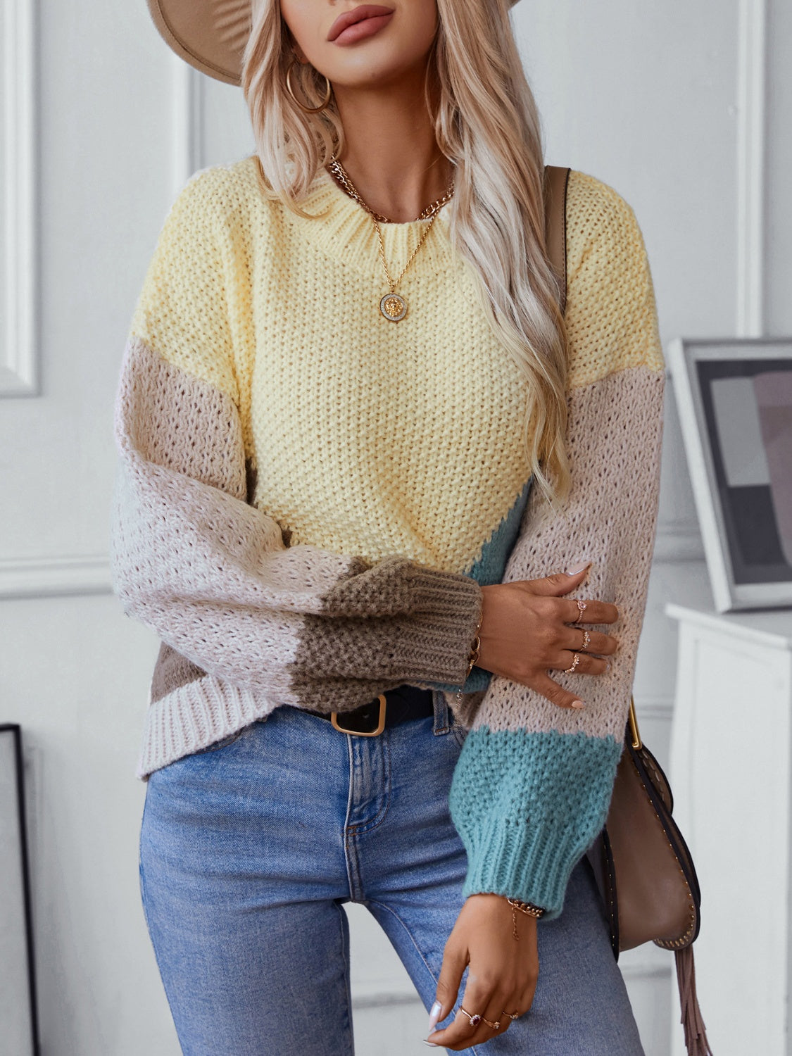 Diana® | Color block sweater with a crew neck and dropped shoulders
