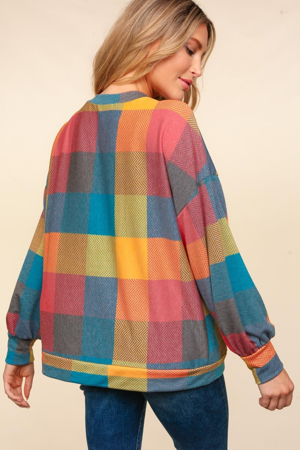 Clara® | Haptics color block check crew neck top