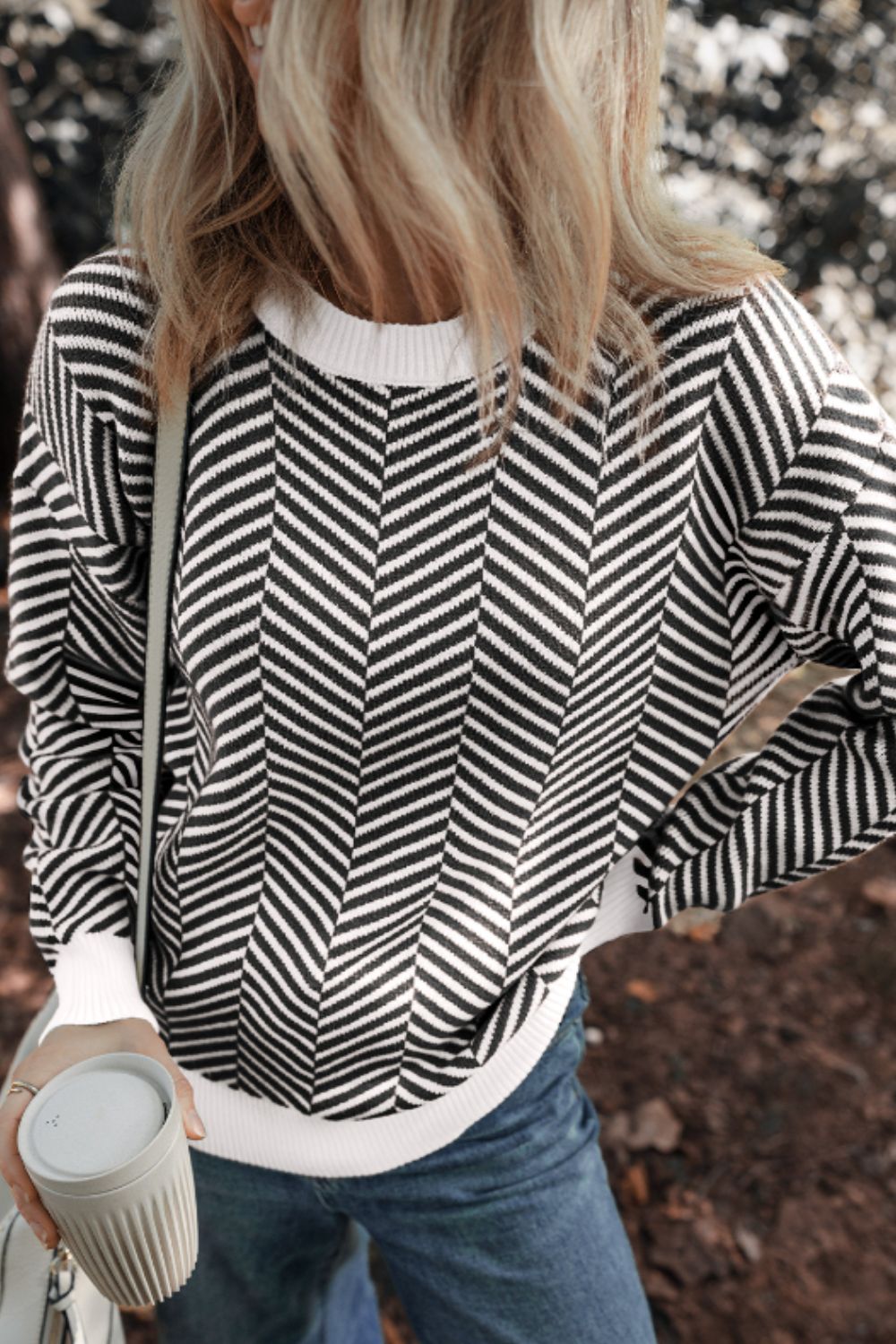 Cándida | Striped long-sleeved sweater with a crew neck