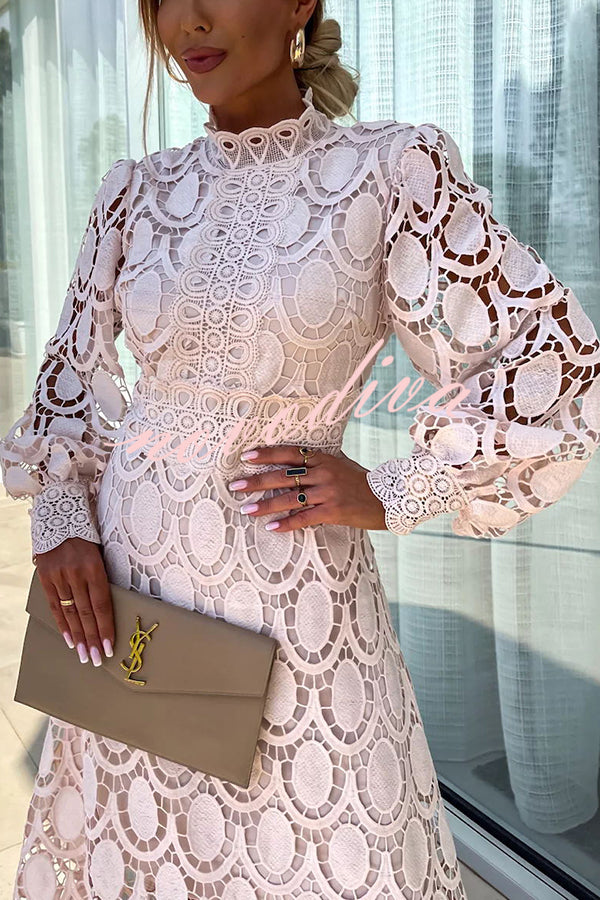 Elizabeth® | Dress with engagement ring and flared sleeves