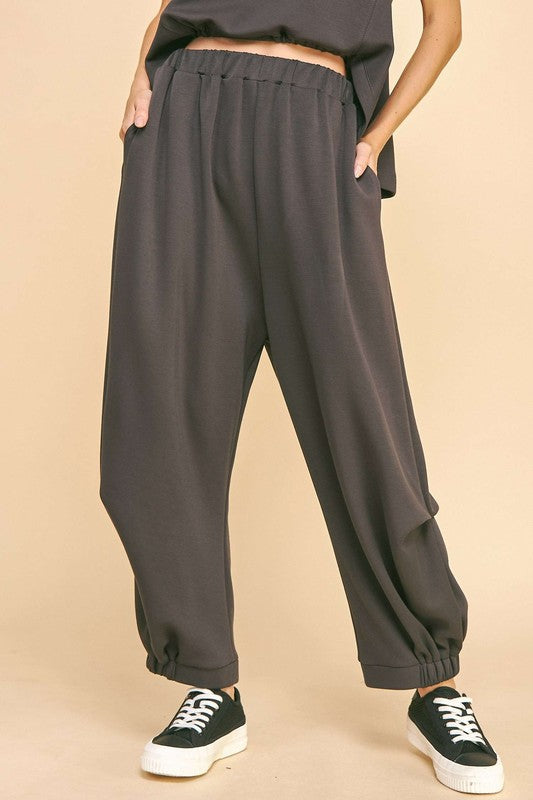 Claudia® | Tank top and pants set with a crew neck and drawstring hem