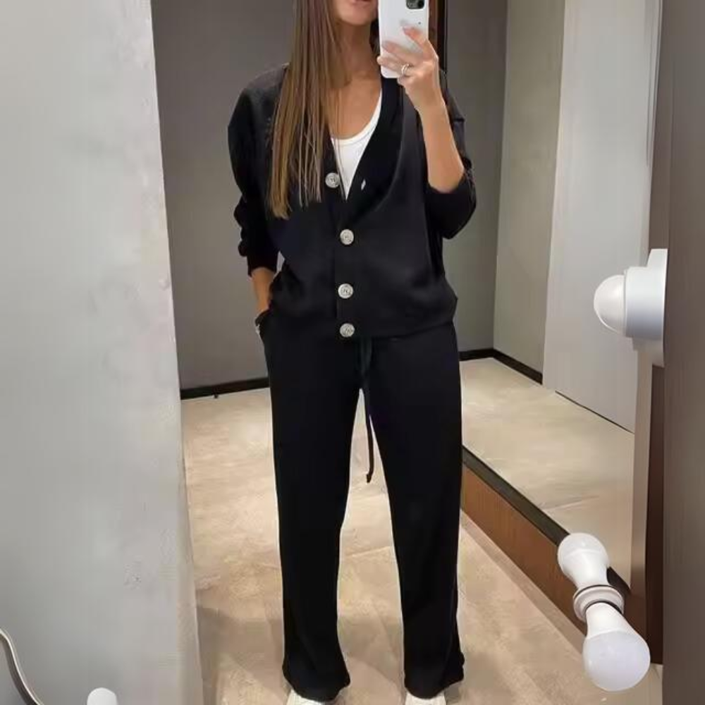 Cayetana® | Casual vest and trousers in the top row