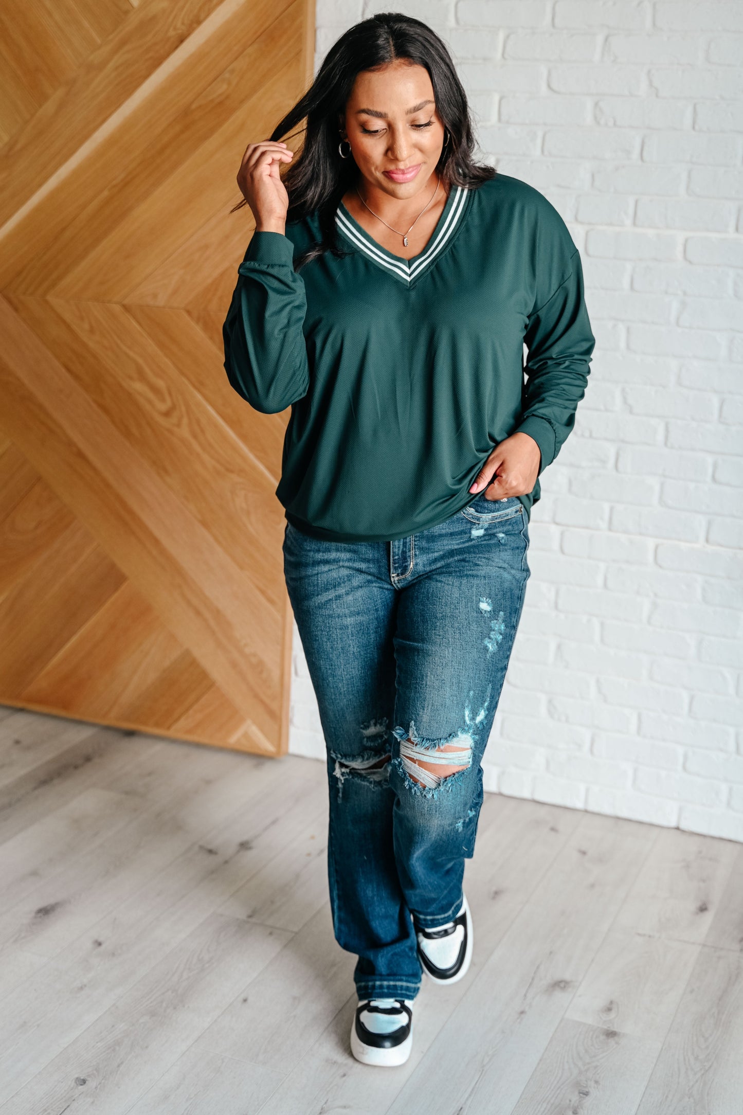 Daria® | All Out Comfort V-neck sweater in midnight green