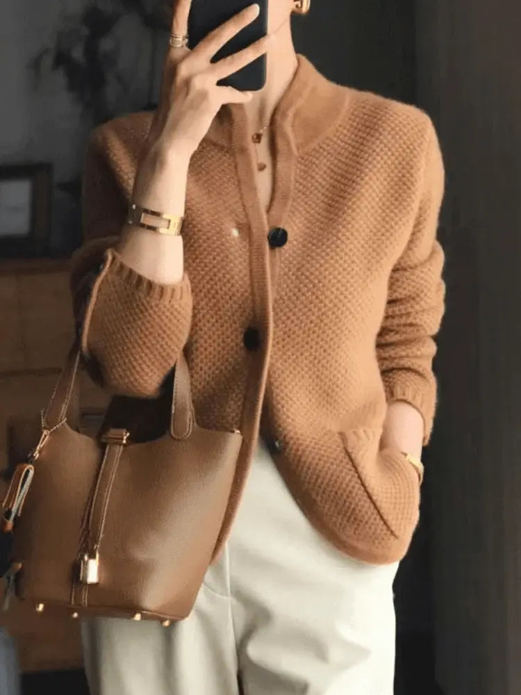 Catalina | Amanda – Chic ladies cardigan with buttons Modern