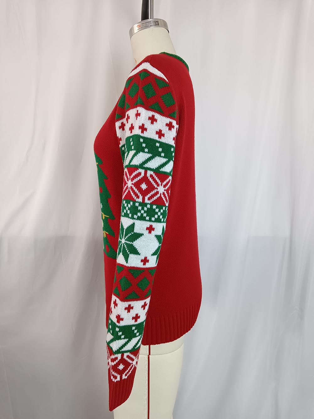 Elda® | Knitted sweater with Christmas tree embroidery for an ugly Christmas