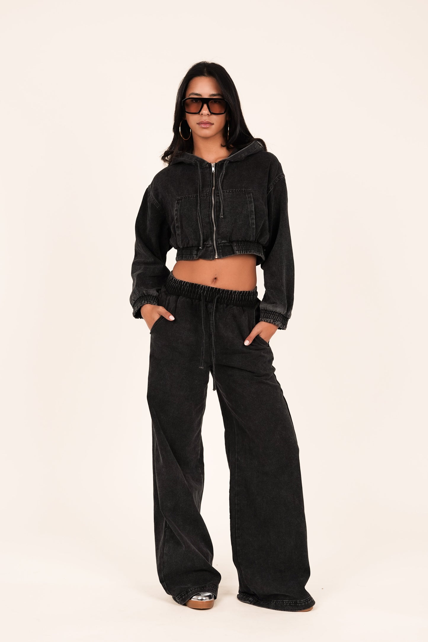 Carolina® | Cropped denim jacket black