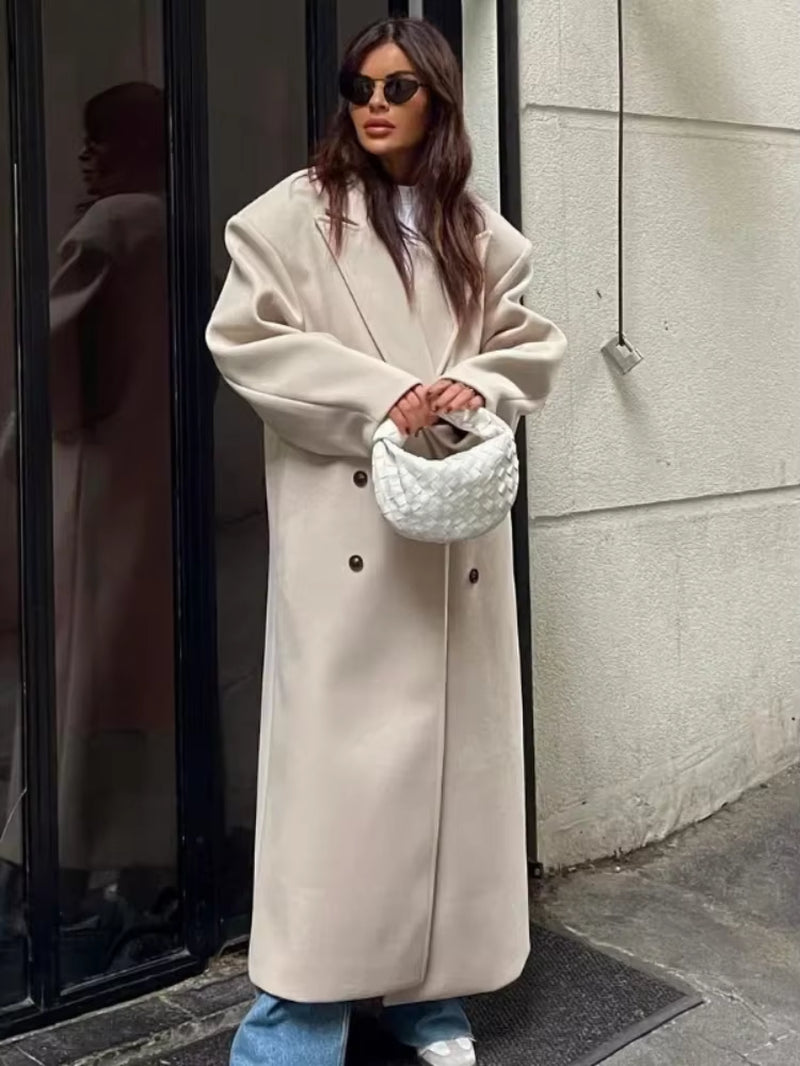 Amalia | -breasted buttons and an elegant fit