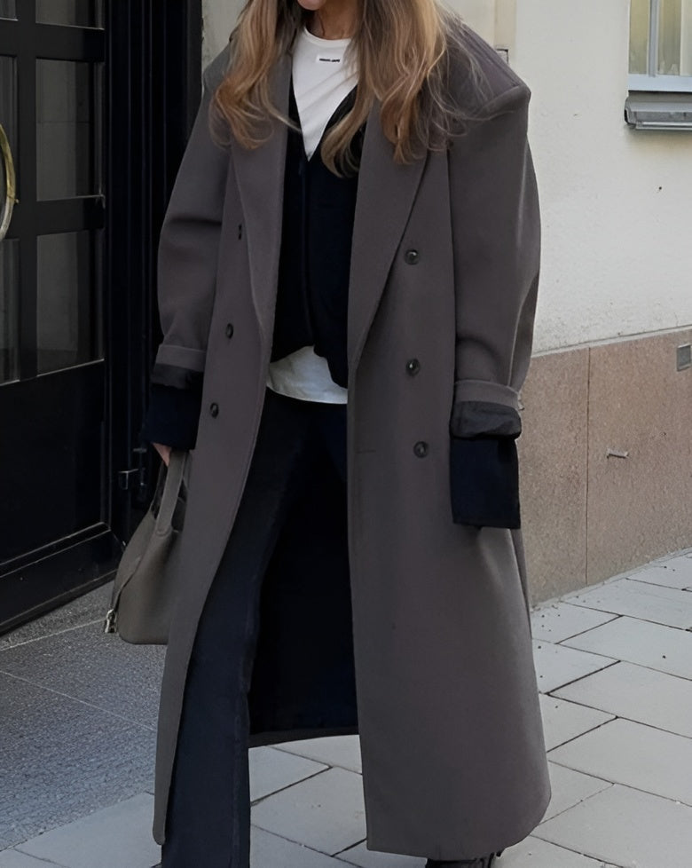 Amalia | -breasted buttons and an elegant fit