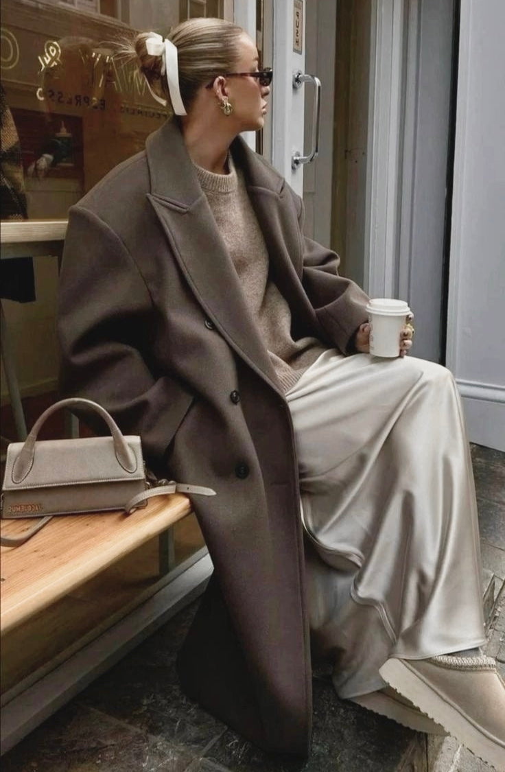Amalia | -breasted buttons and an elegant fit