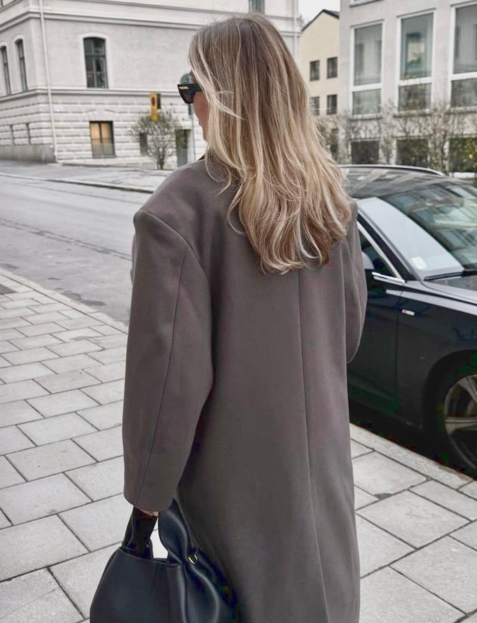 Amalia | -breasted buttons and an elegant fit
