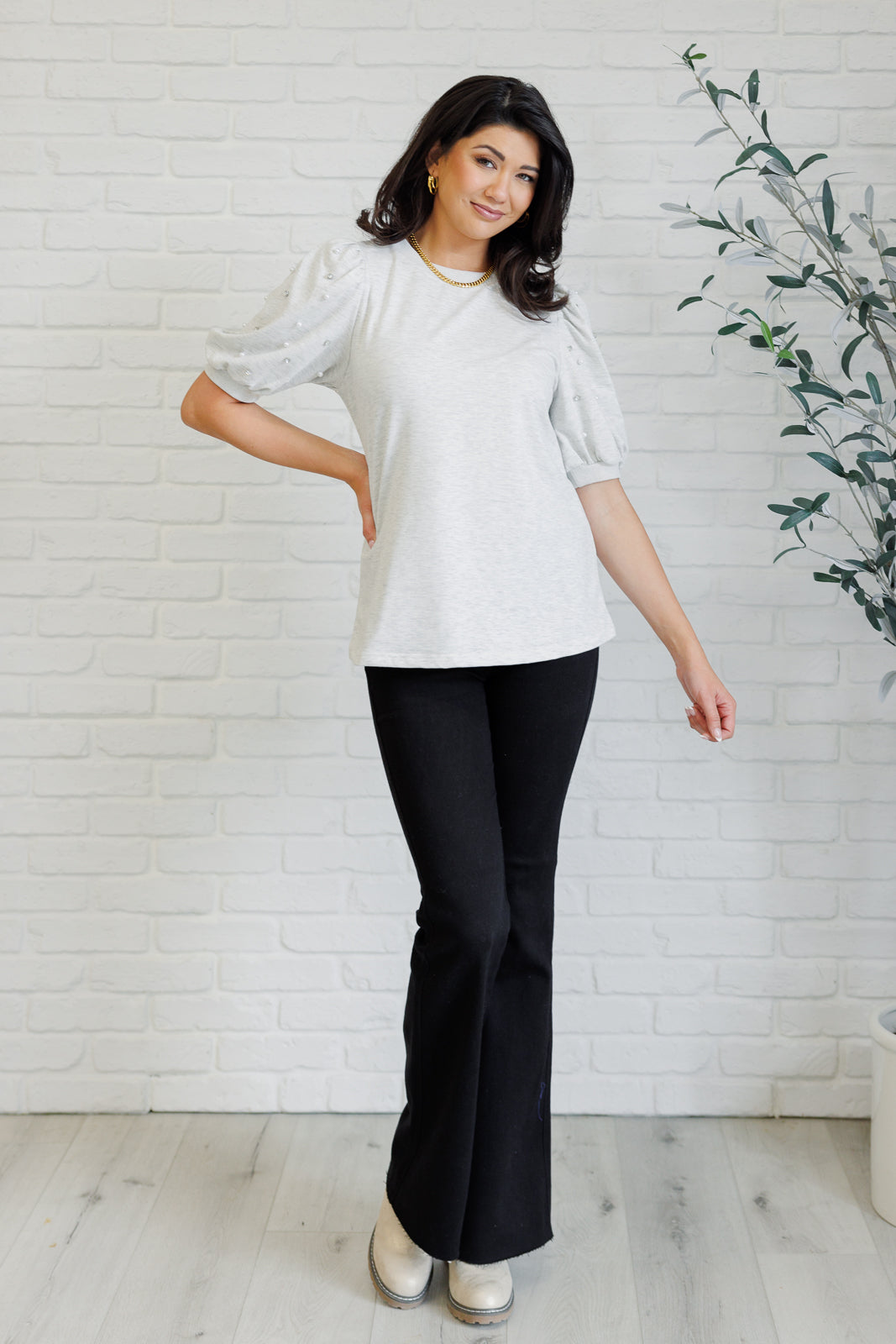 Ariadna® | Diamonds and Pearls puff sleeve top in light gray