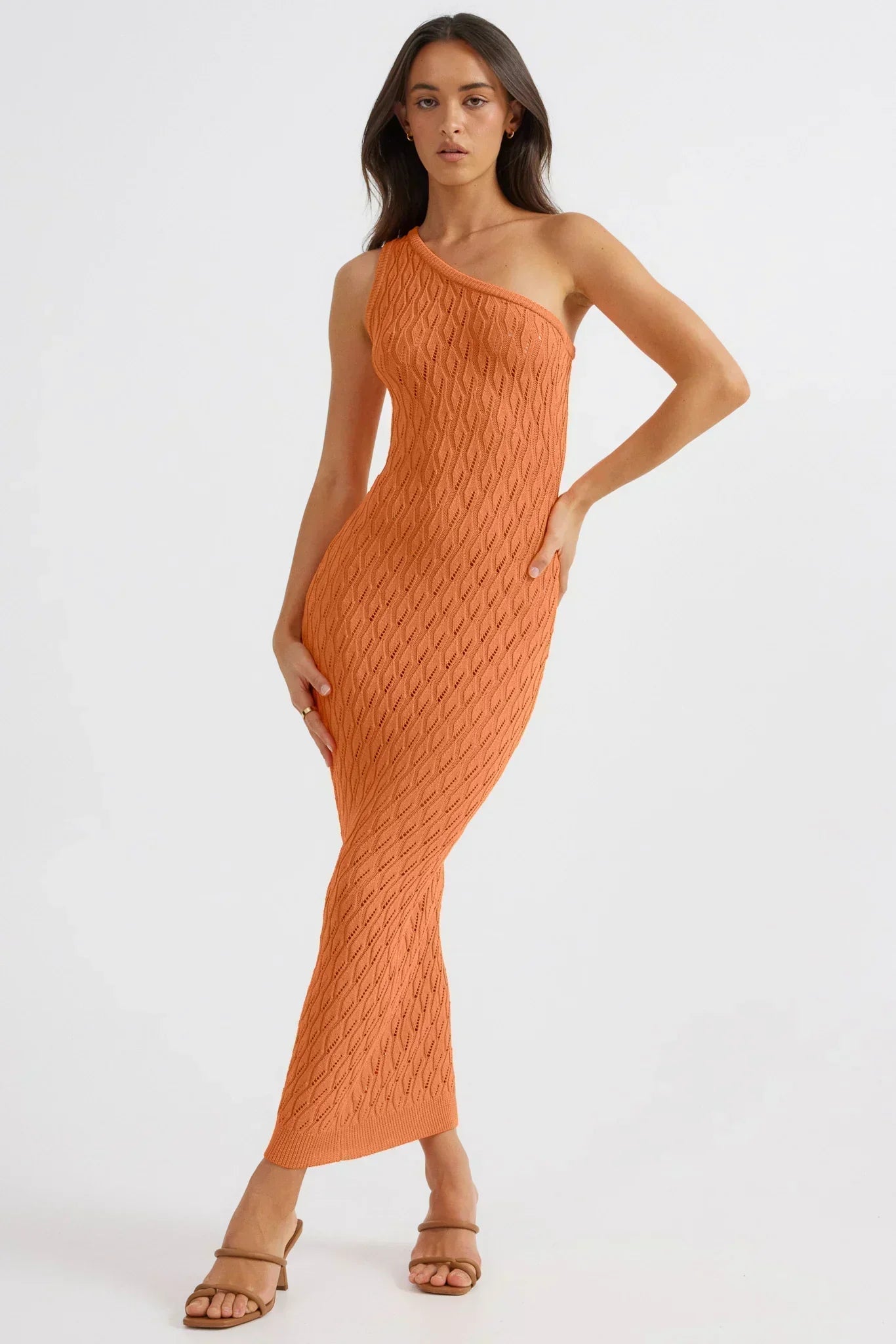 Ariadna® | Long knitted dress with one shoulder and hollowed out neckline.