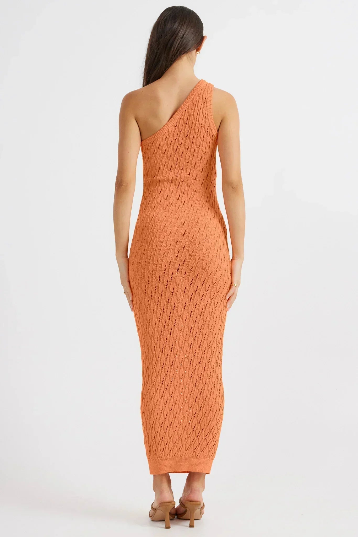 Ariadna® | Long knitted dress with one shoulder and hollowed out neckline.