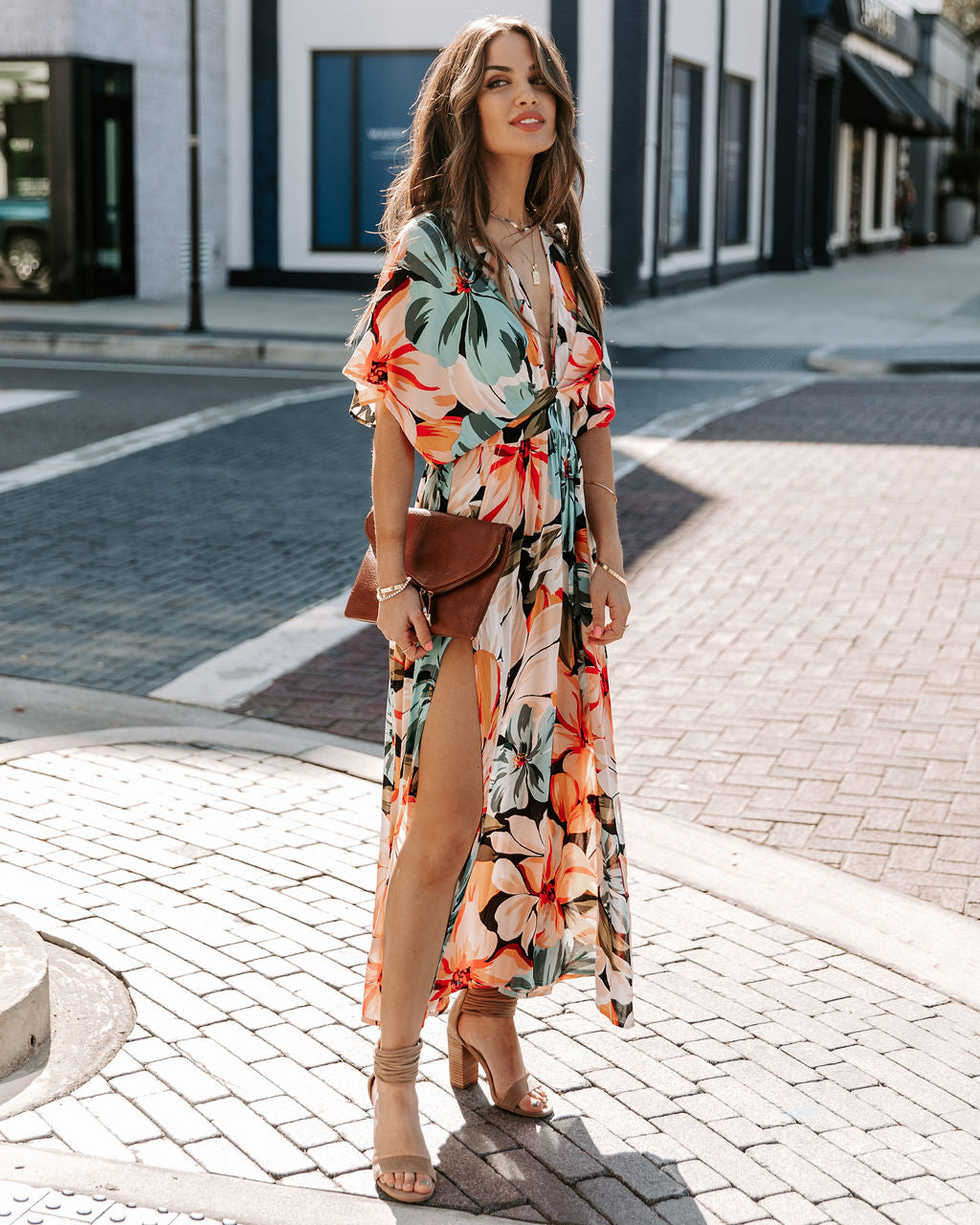 Amparo® | Dress with V-neck and slit