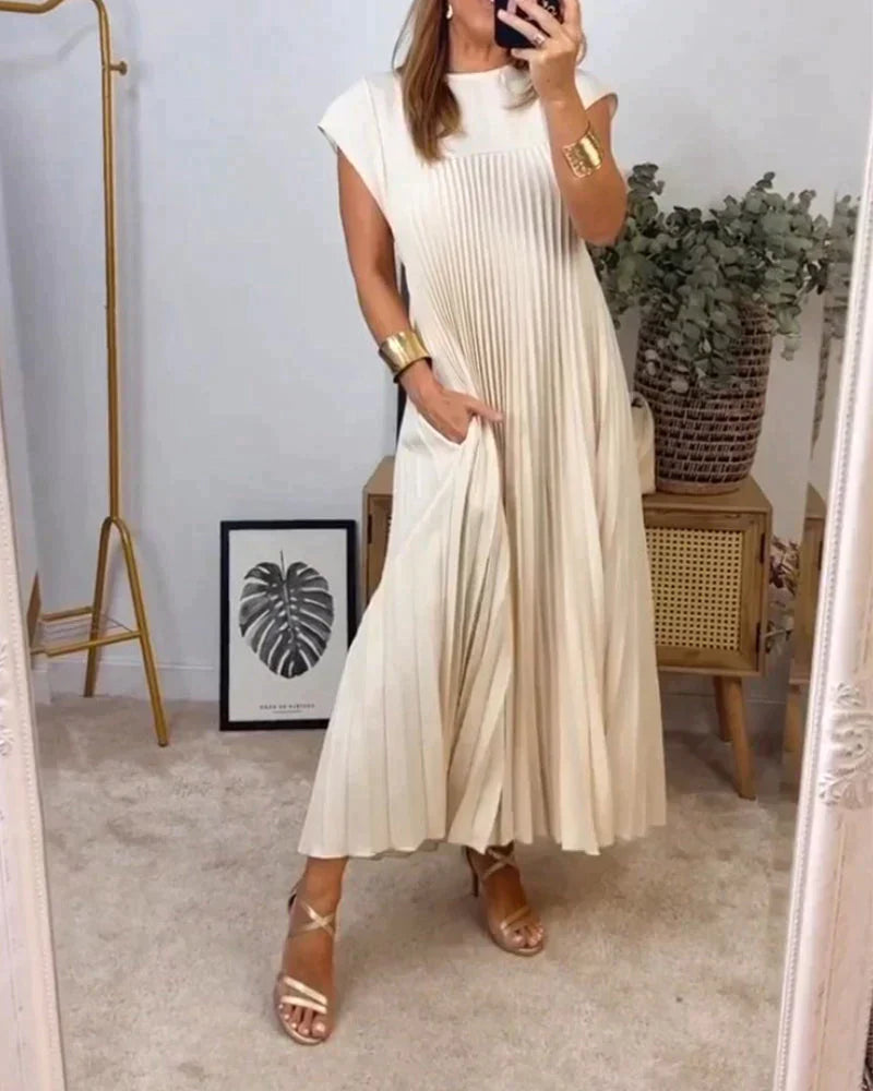 Carla® | Sleeveless dress with pleats