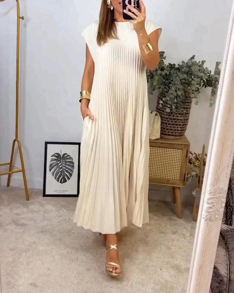 Carla® | Sleeveless dress with pleats