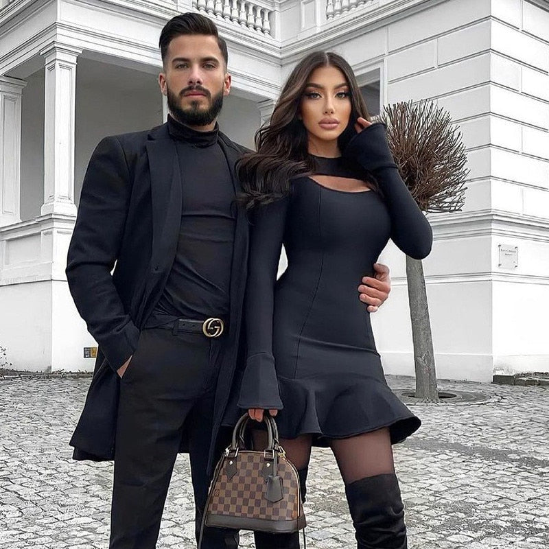 Elda® | Black trapeze dress with flounces and long sleeves