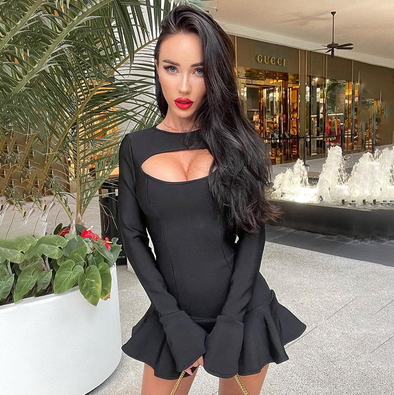 Elda® | Black trapeze dress with flounces and long sleeves