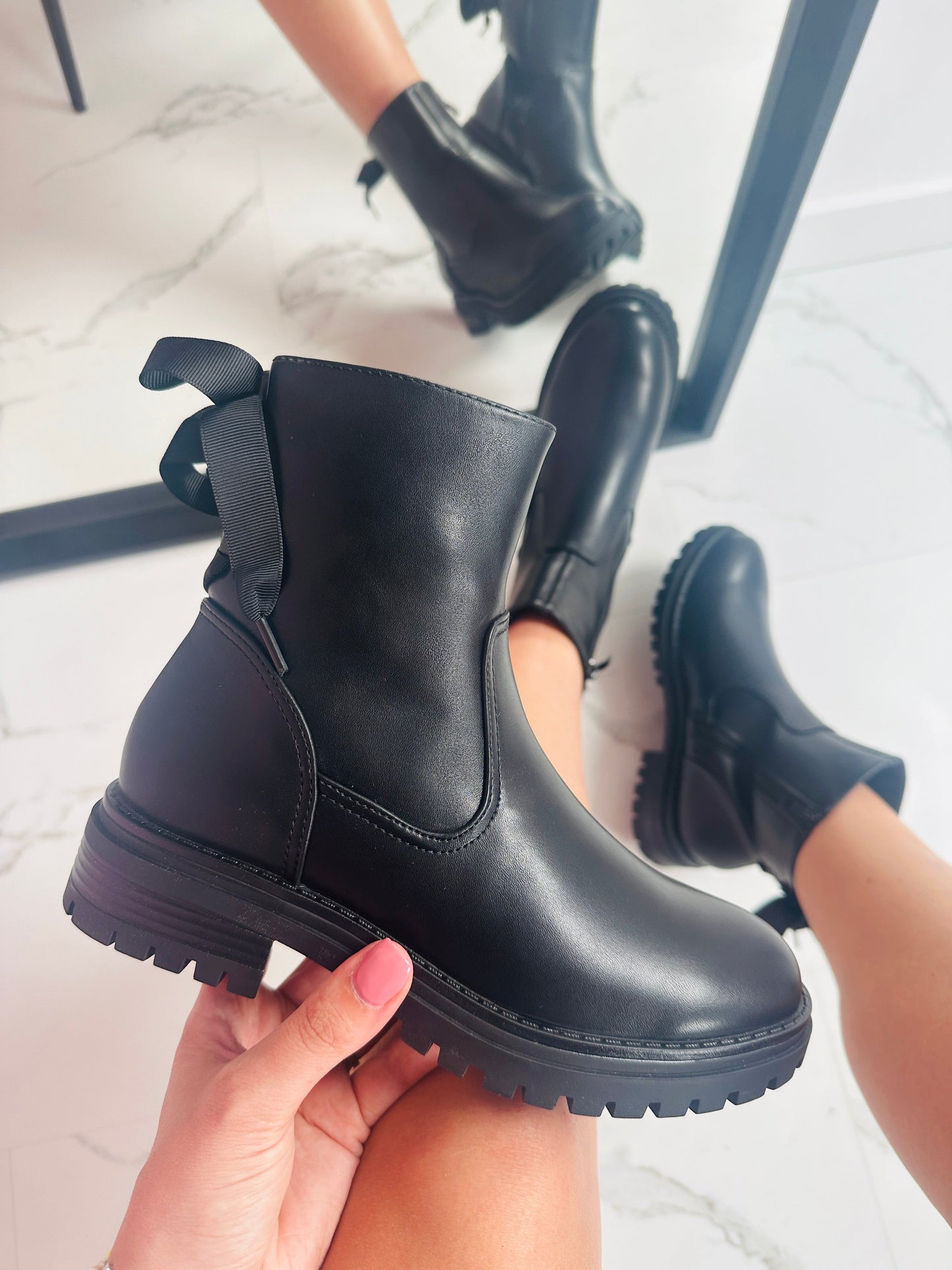 Claire® | Black boots with a bow