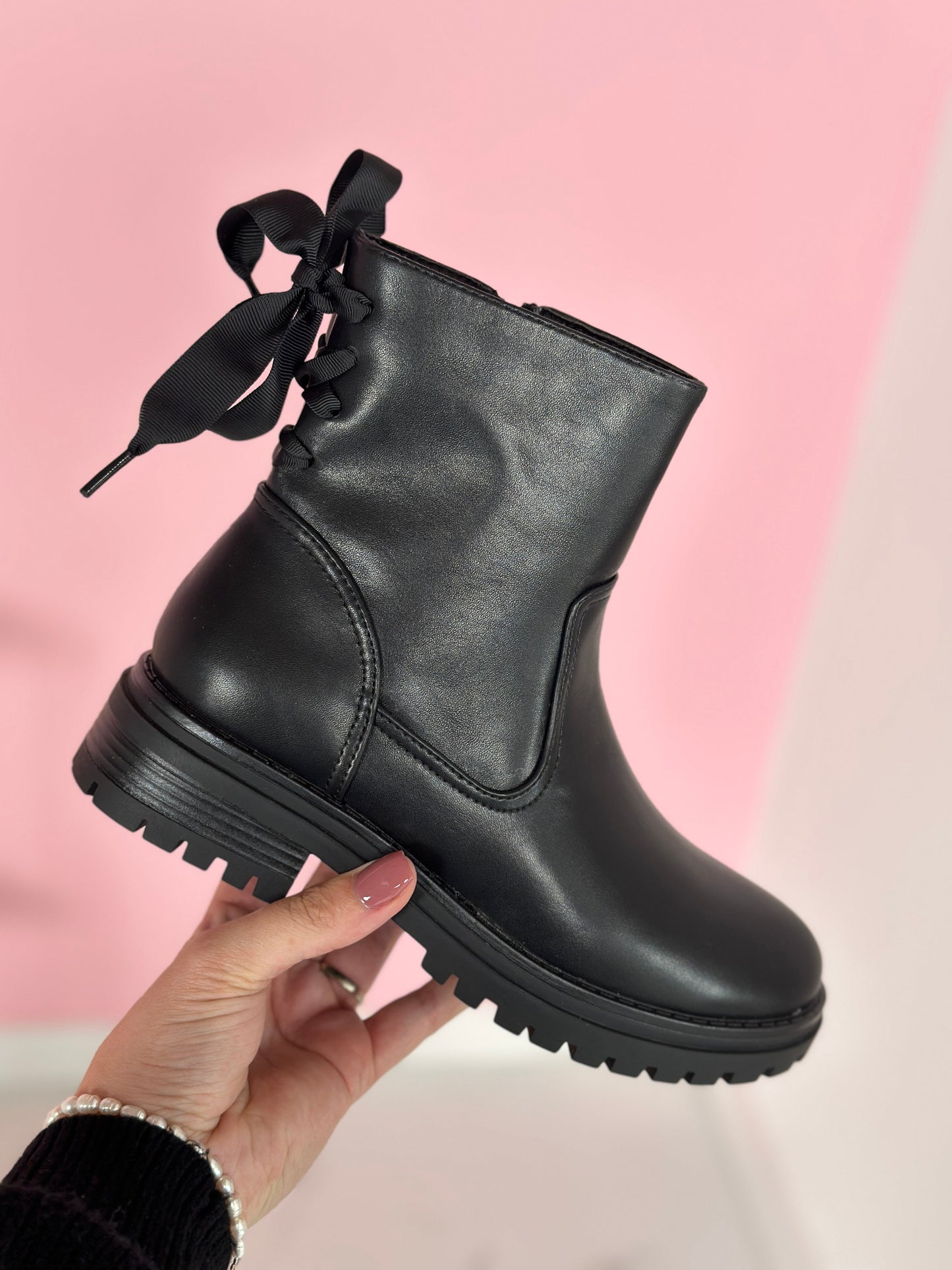Claire® | Black boots with a bow