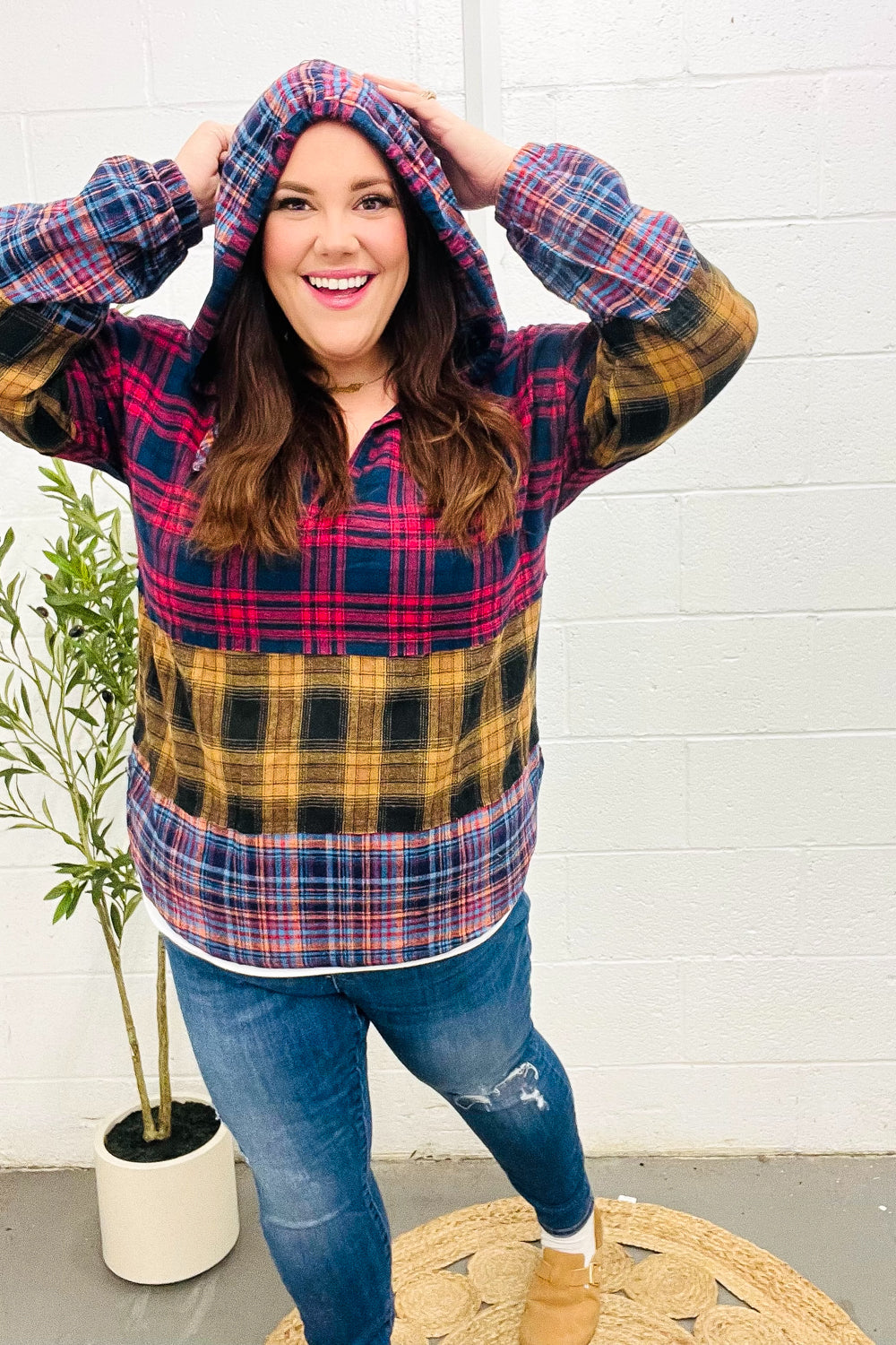 Brígida | Holiday-ready red and mustard check flannel hoodie with a notched neckline