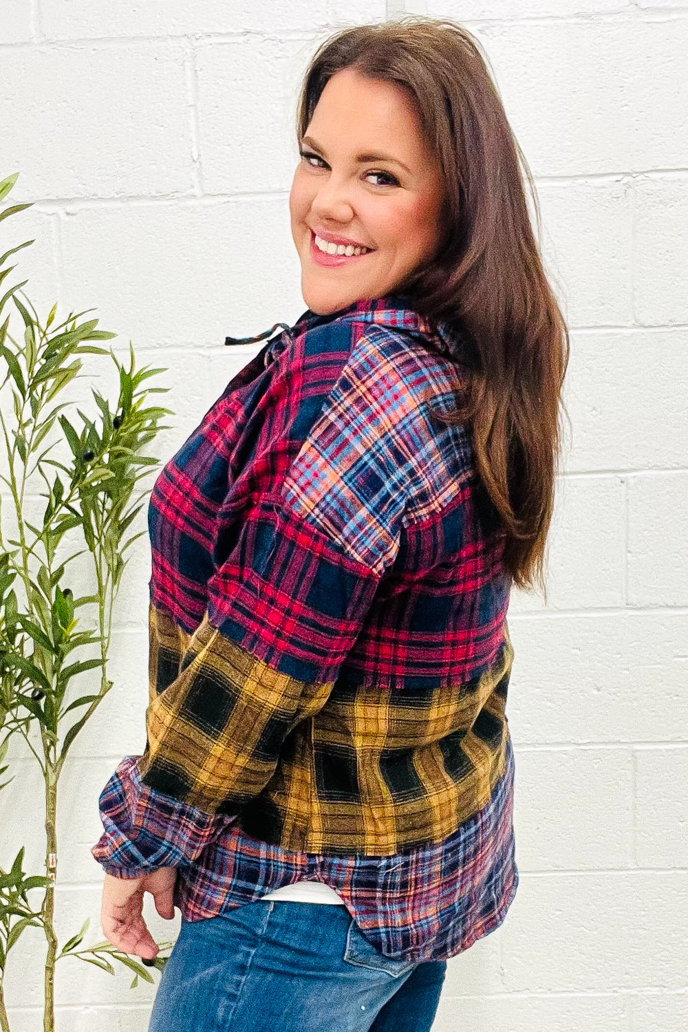Brígida | Holiday-ready red and mustard check flannel hoodie with a notched neckline