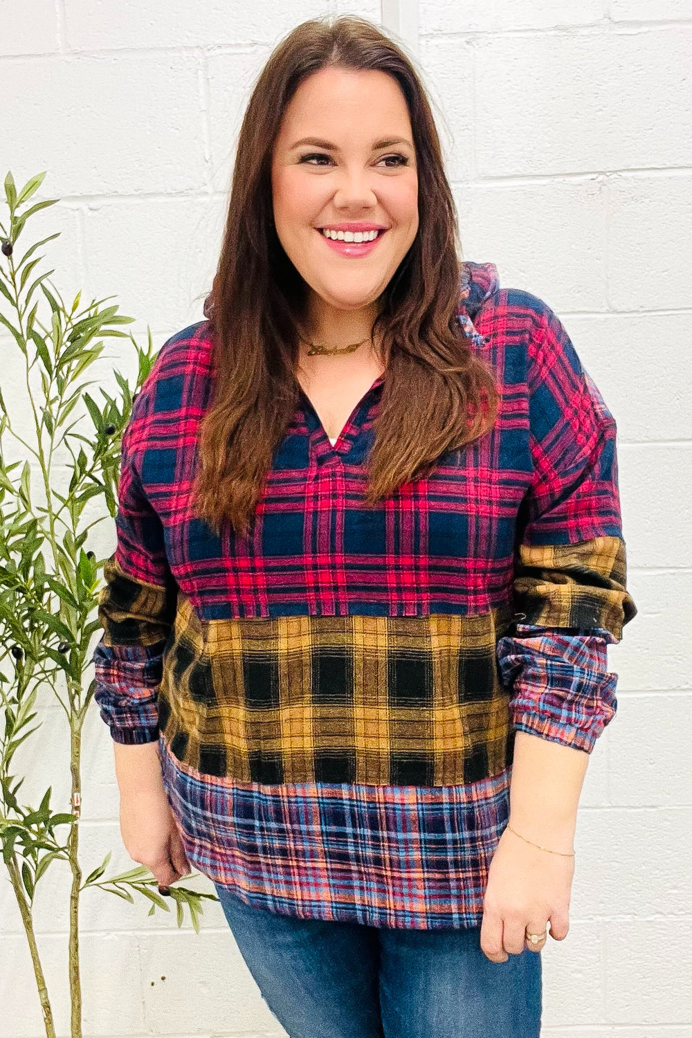Brígida | Holiday-ready red and mustard check flannel hoodie with a notched neckline