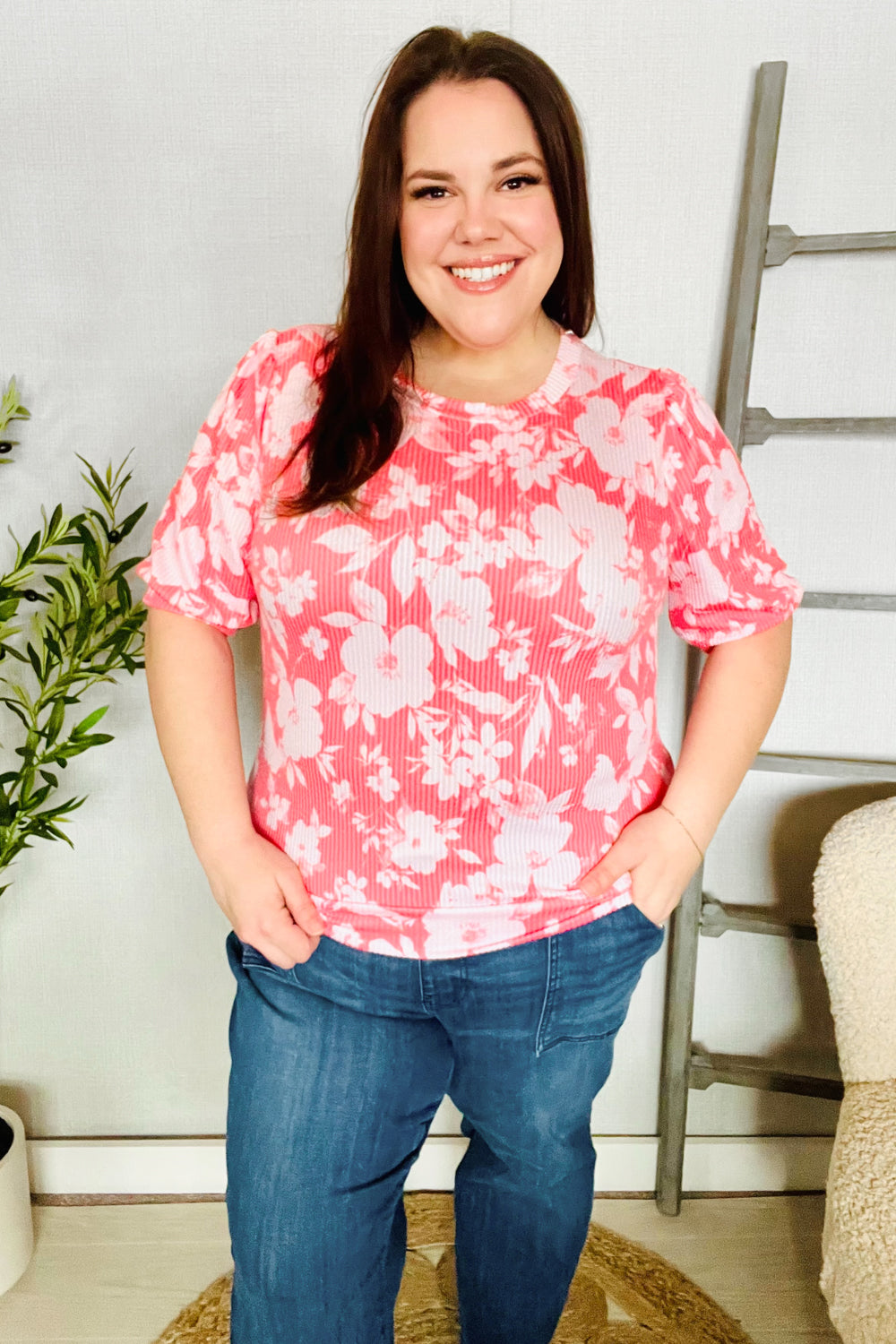 Aubrey® | Floral scalloped ribbed puff sleeve top