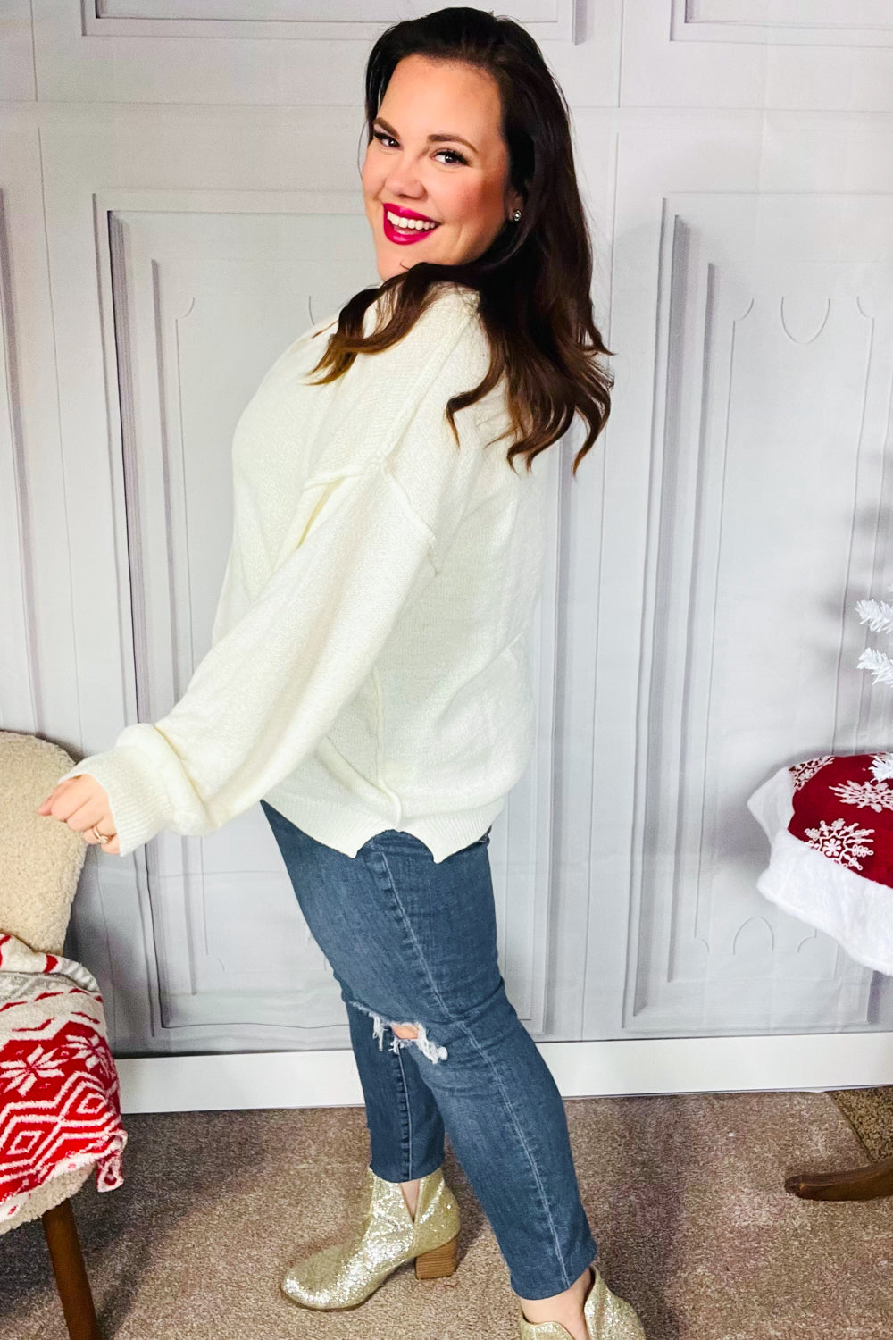 Avis® | Lock Eyes Ivory oversized sweater with notched neckline and patch
