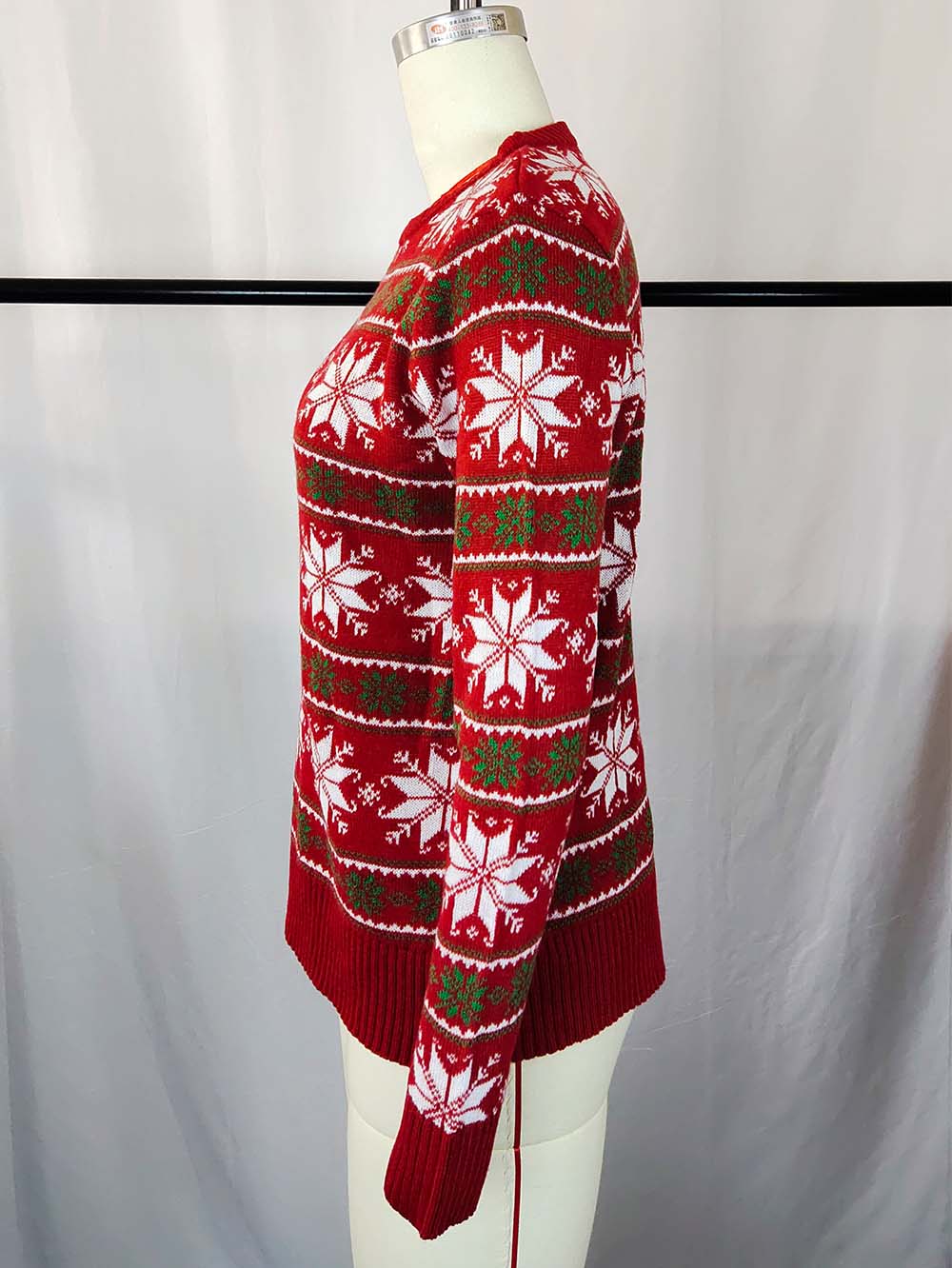 Carina® | Knitted Christmas sweater with snowflakes and long sleeves