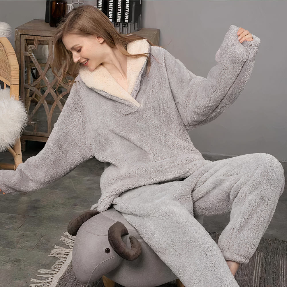 Elizabeth® | Fleece pajama set for women